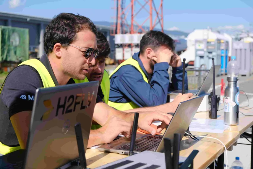 engineers working at H2Fly credit H2FLY GmbH